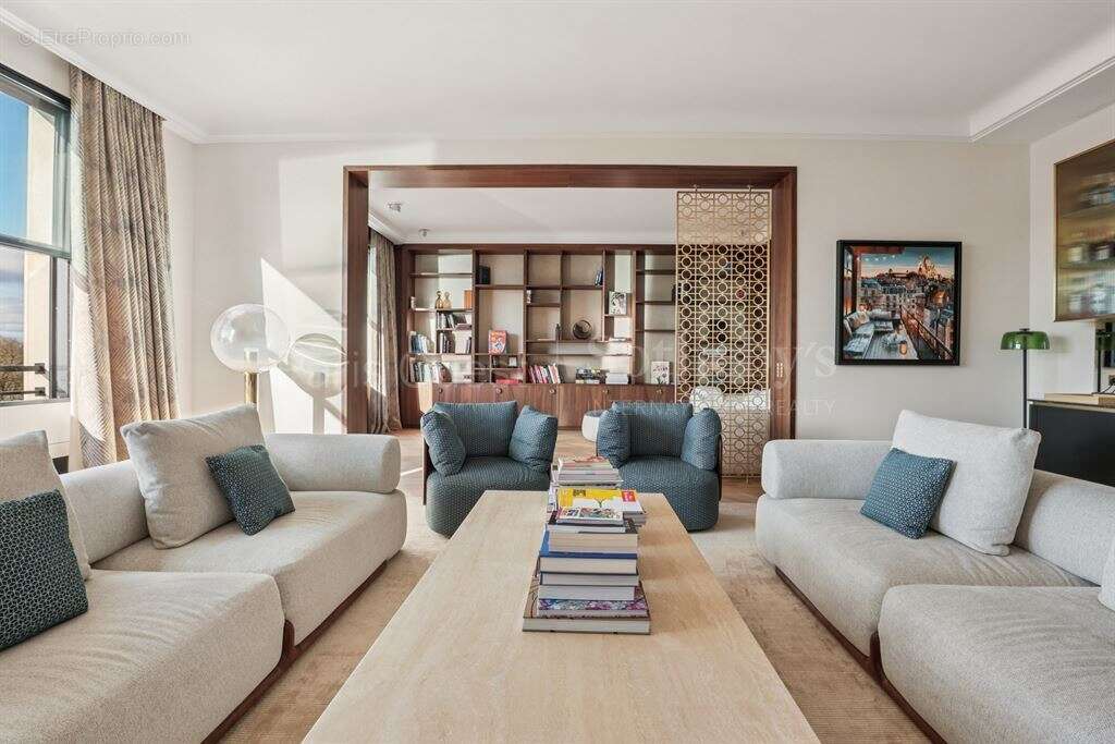 Appartement à PARIS-16E