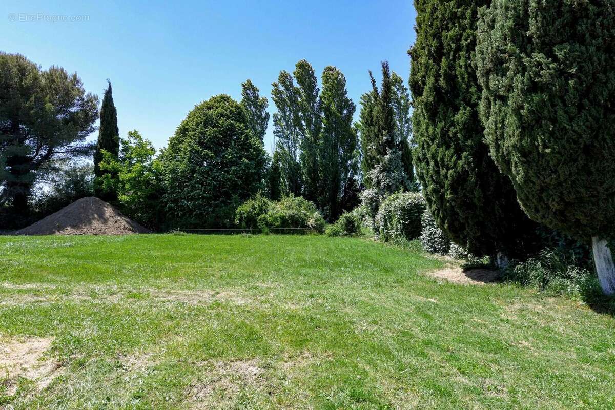 Terrain à SAINT-QUENTIN-LA-POTERIE