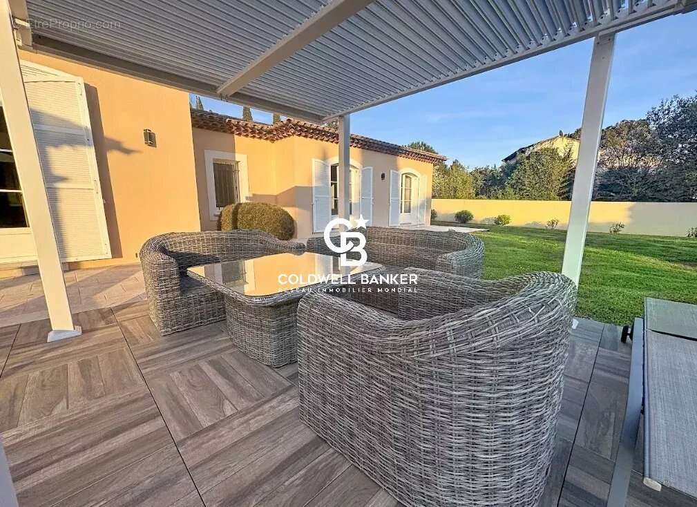 Maison à PUGET-SUR-ARGENS