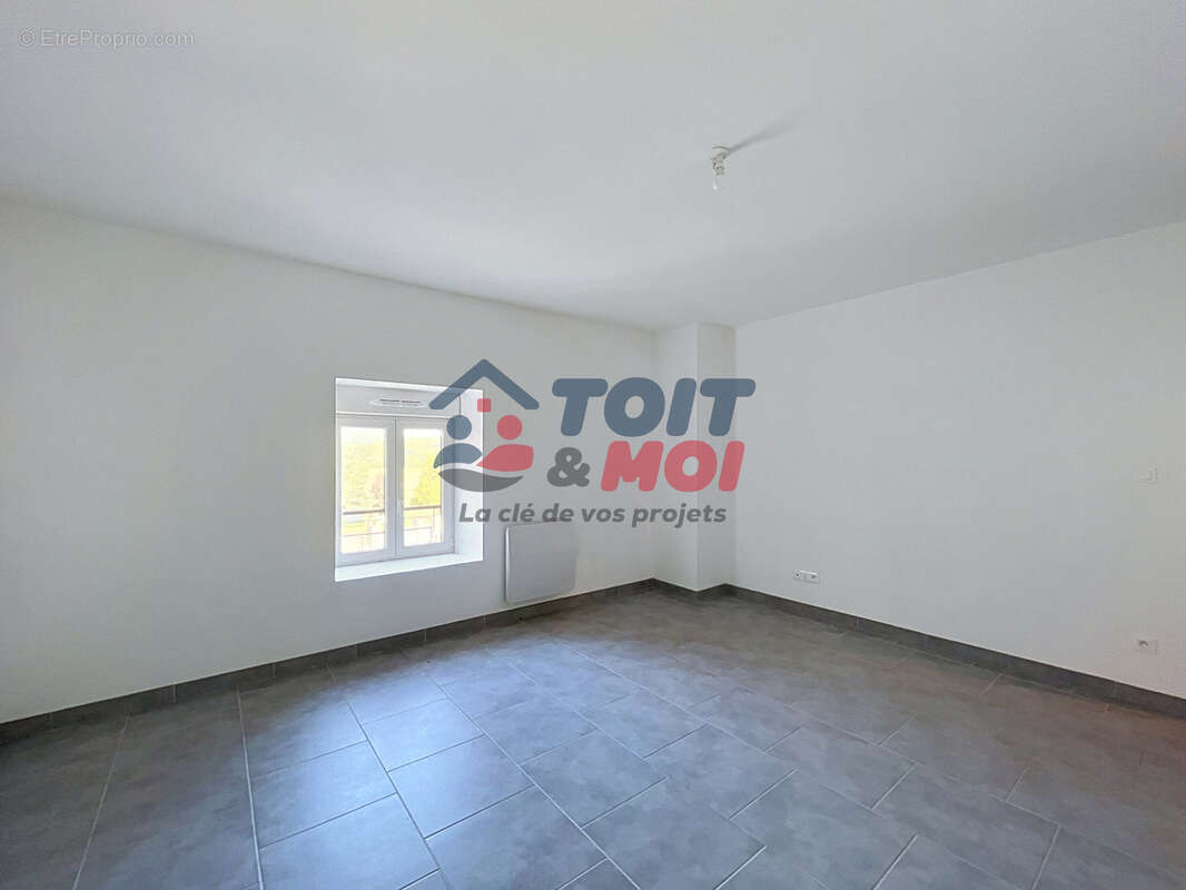 Grande maison familiale, studio indépendant et combles aménageables. - photo 12