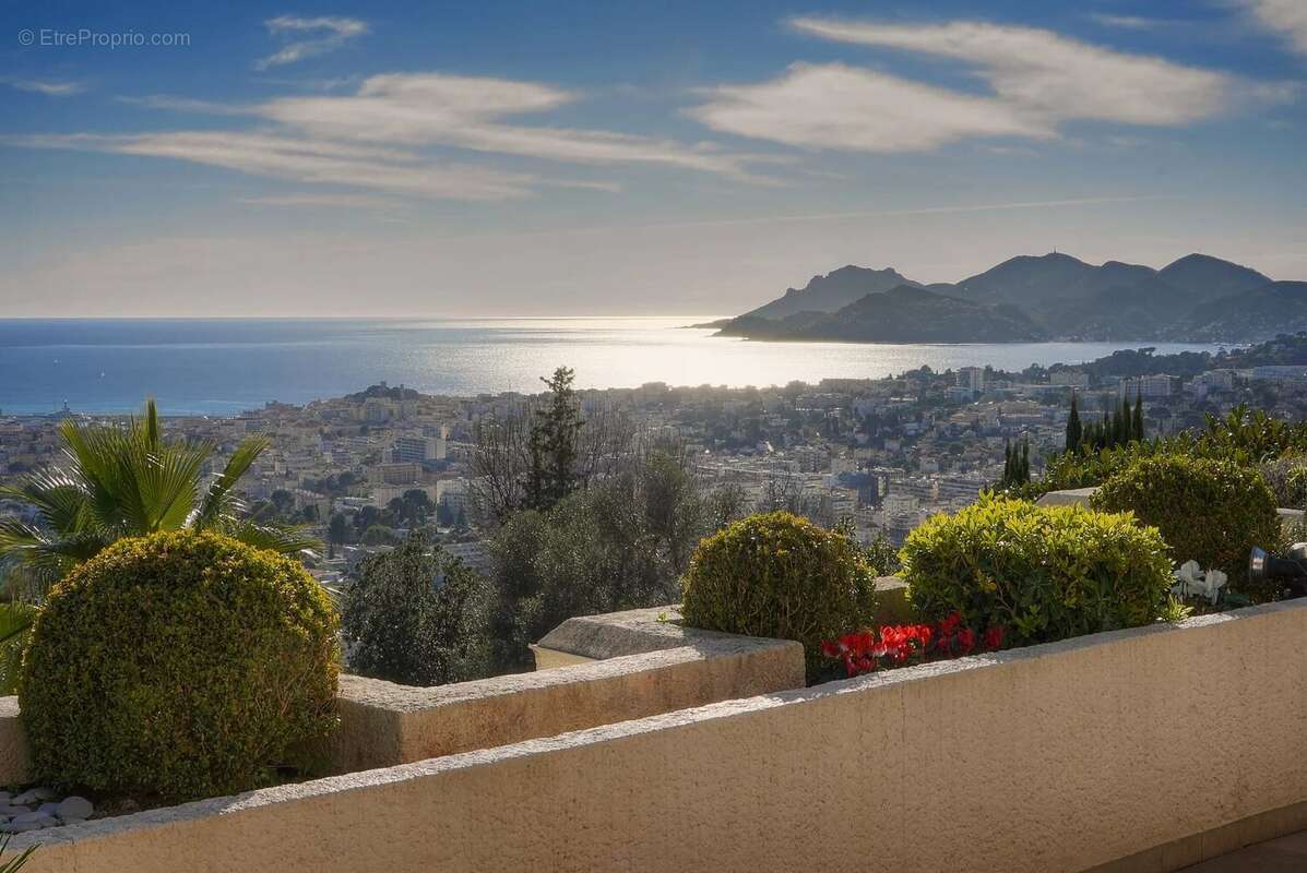 Appartement à LE CANNET