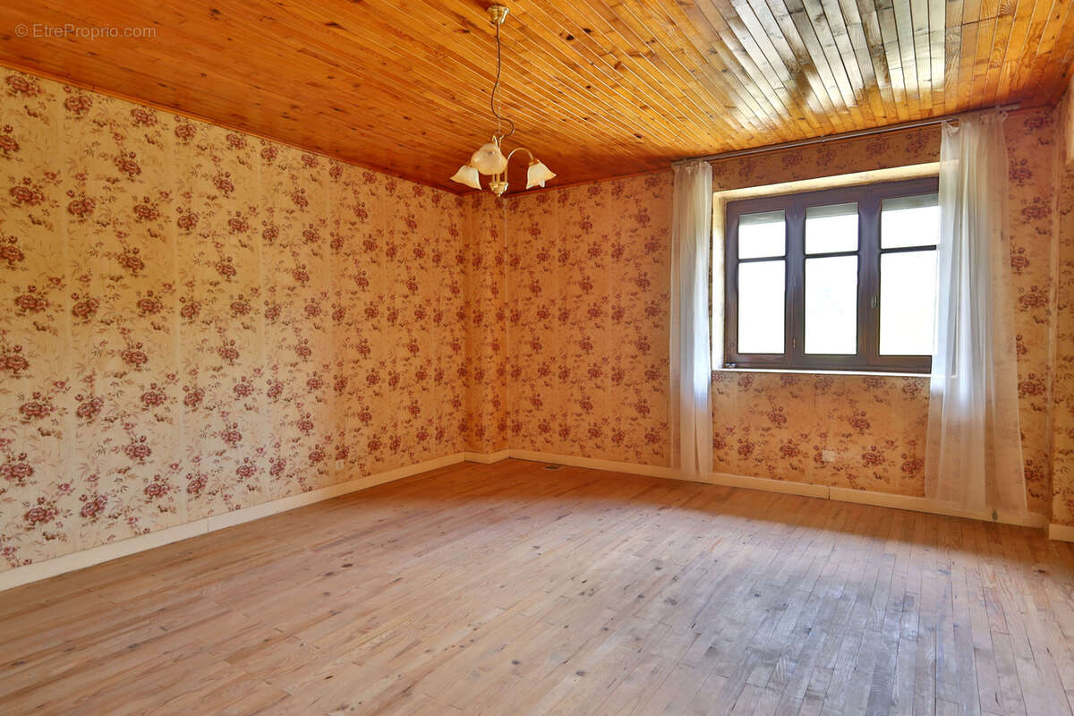 Maison à OYTIER-SAINT-OBLAS