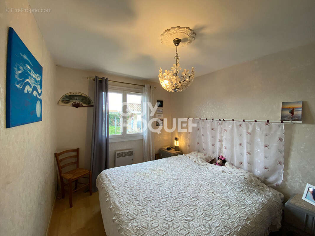 Maison à SAINT-MAGNE-DE-CASTILLON