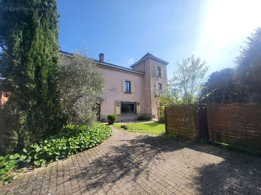 Maison à CHATILLON-SUR-CHALARONNE