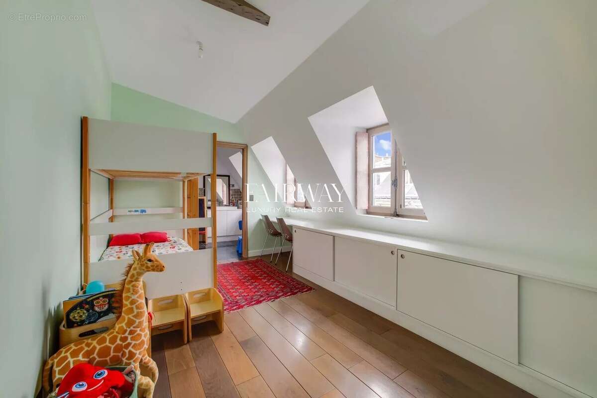 Appartement à PARIS-17E