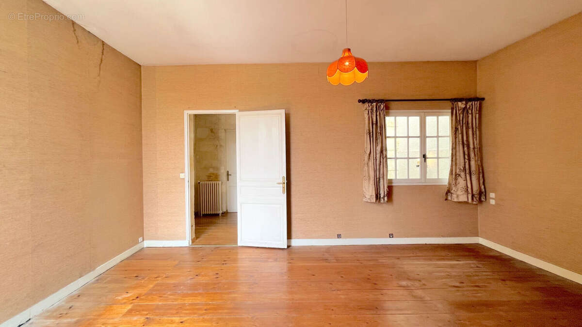 A vendre maison en pierre de 317 m2 avec jardin et dépendances - secteur blaye - photo 6
