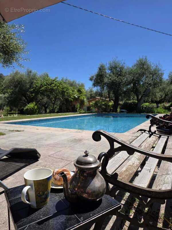 Maison à CHATEAUNEUF-GRASSE