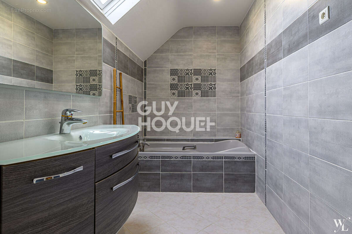 Maison à SAINT-PIERRE-DU-MONT