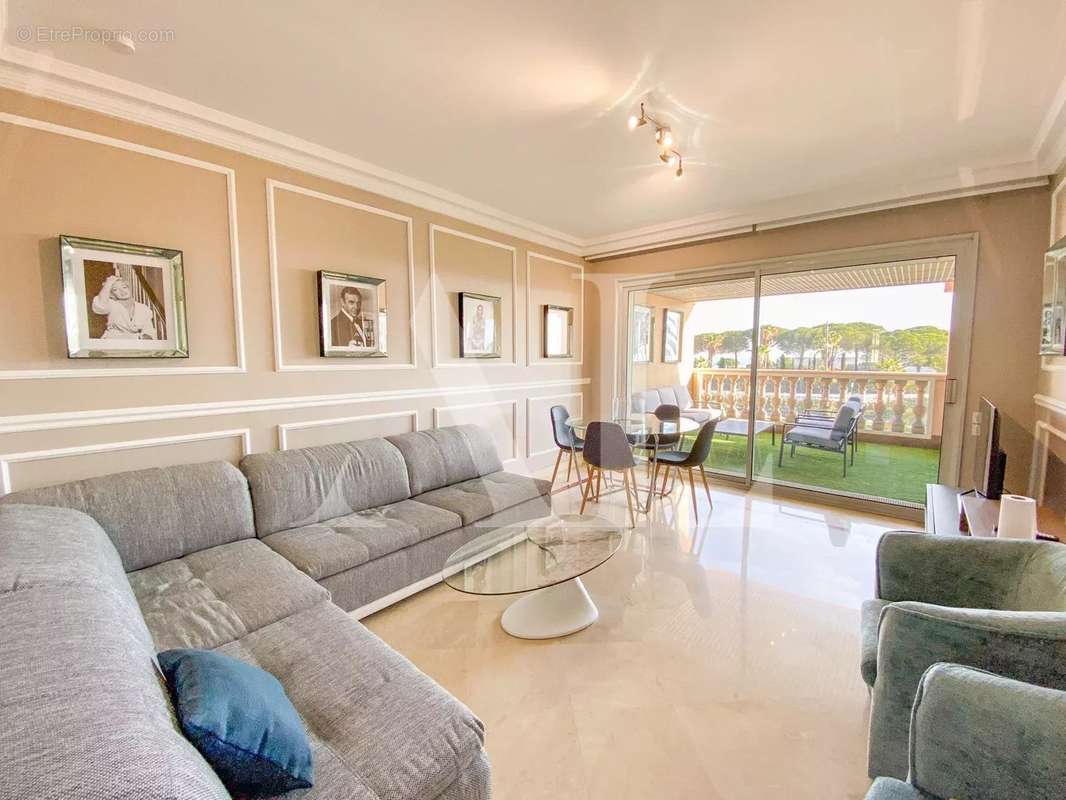 Appartement à VALLAURIS