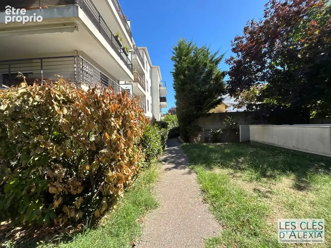 VAULX-EN-VELIN – T4 de 89,33 m² avec terrasse, jardin privatif et garage double en sus - photo 20