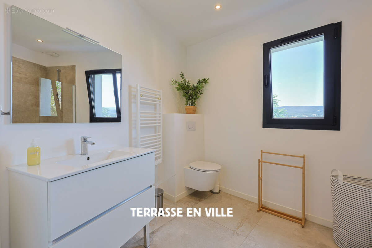 Maison à SAINT-CYR-SUR-MER