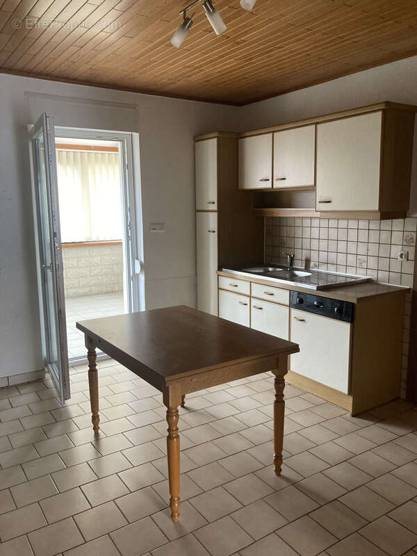 Maison familiale de 130 m2   4 chambres, double garage et terrain - photo 2