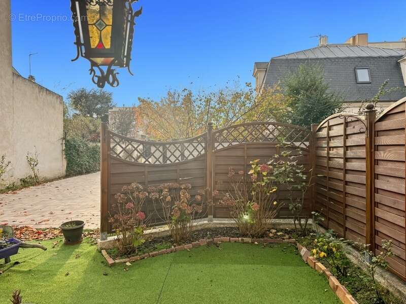 Maison à COURBEVOIE