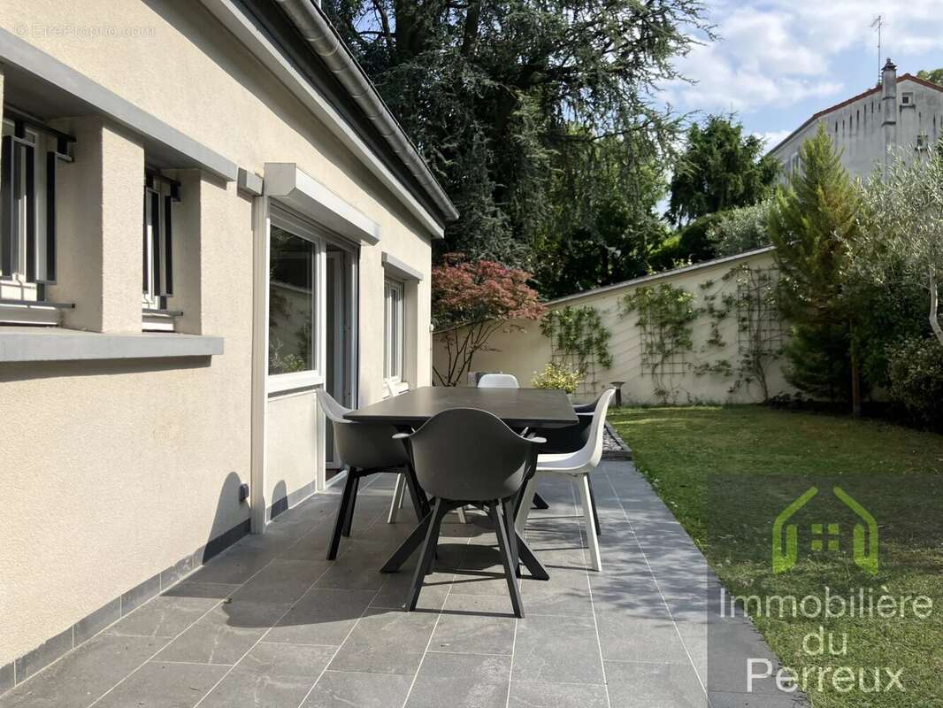 Maison à LE PERREUX-SUR-MARNE