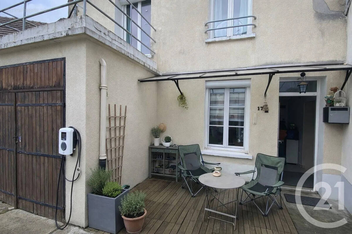 Maison à VER-SUR-LAUNETTE