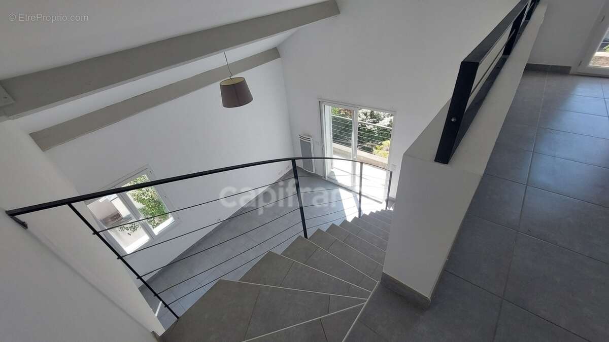 Appartement à vendre 3 pièces VILLENEUVE LES AVIGNON (30) - photo 2