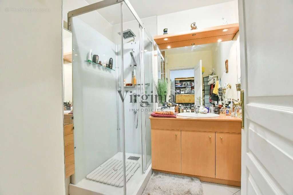 Appartement à CHARENTON-LE-PONT