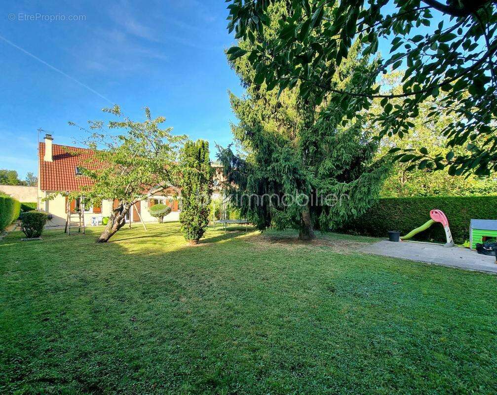 Maison à CHAUMES-EN-BRIE