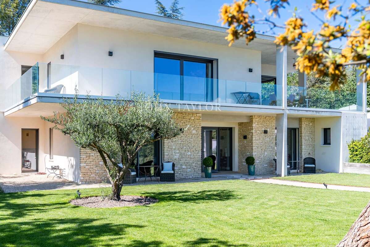 Maison à GORDES