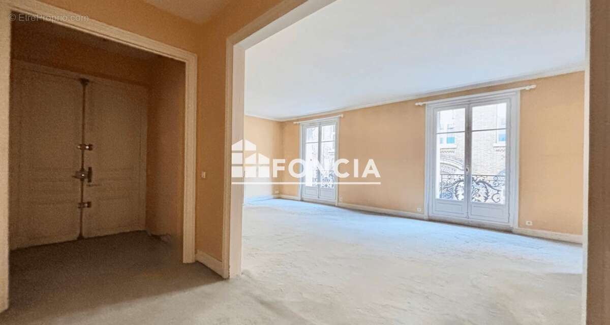 Appartement à PARIS-16E