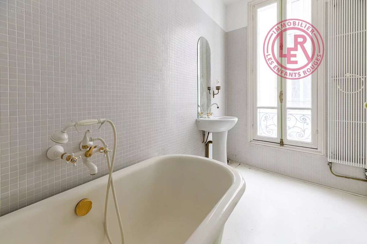 Appartement à PARIS-14E