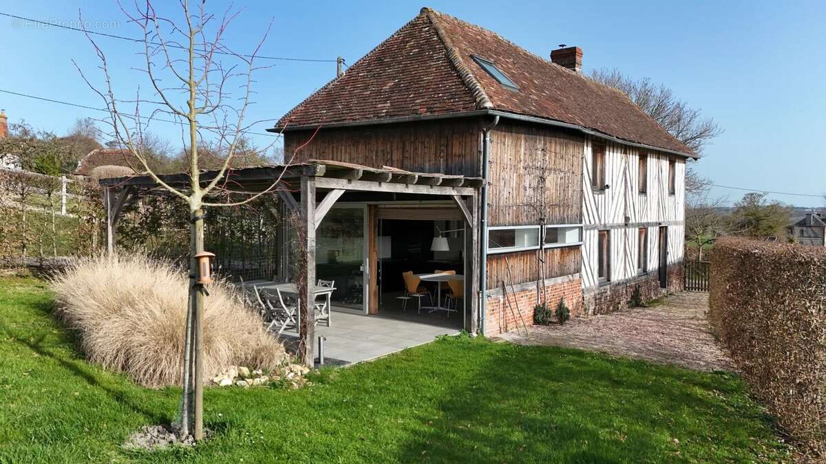 Maison à SAINT-PIERRE-SUR-DIVES