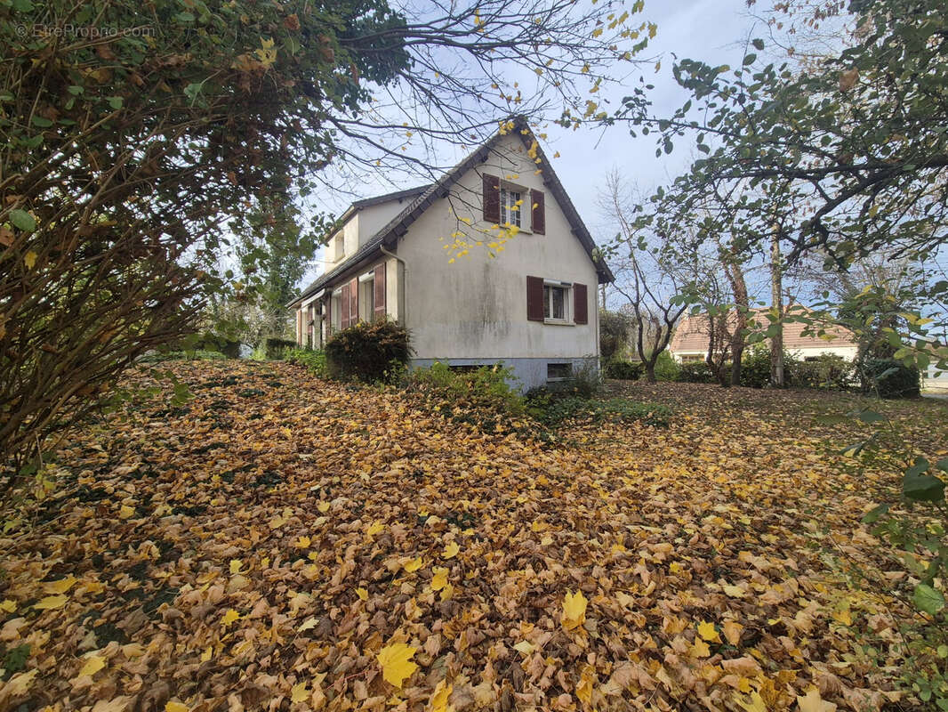 Maison à SAINT-JEAN-PIERRE-FIXTE