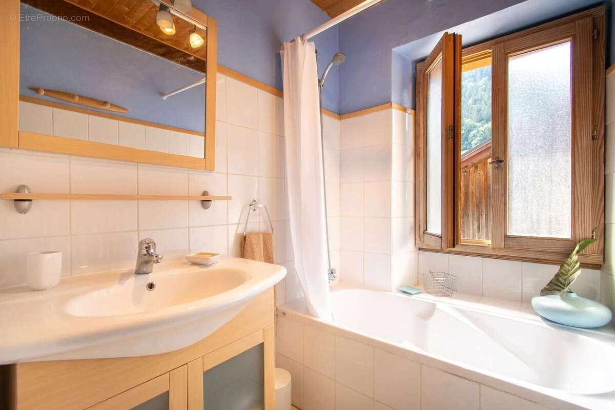 Un chalet traditionnel de 6 chambres et 4 salles de bain dans un hameau recherché proche du centre de Morzine - photo 8