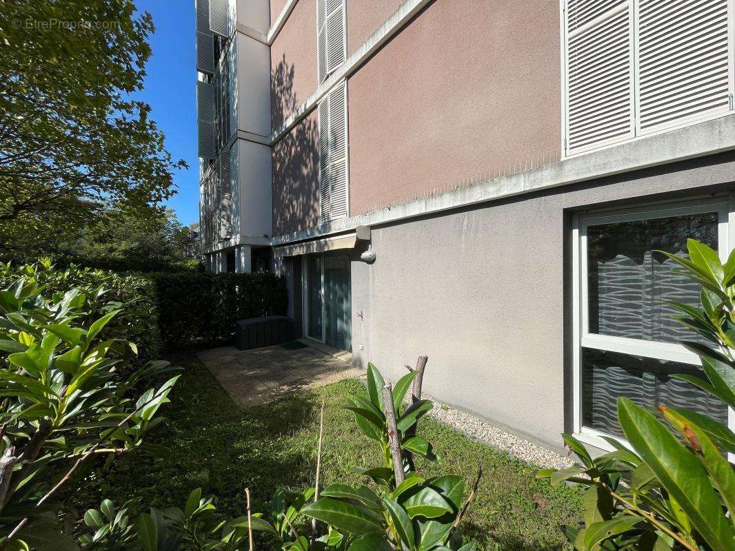 Appartement à MEYZIEU