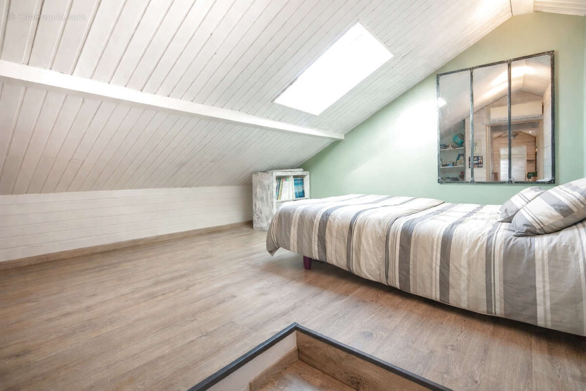 Maison à SAINT-VINCENT-DE-MERCUZE