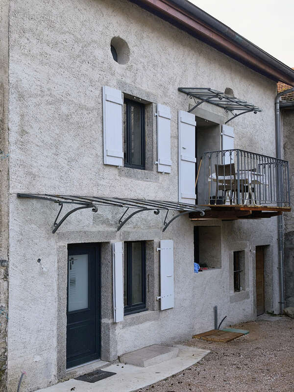 Maison à PERRIGNIER