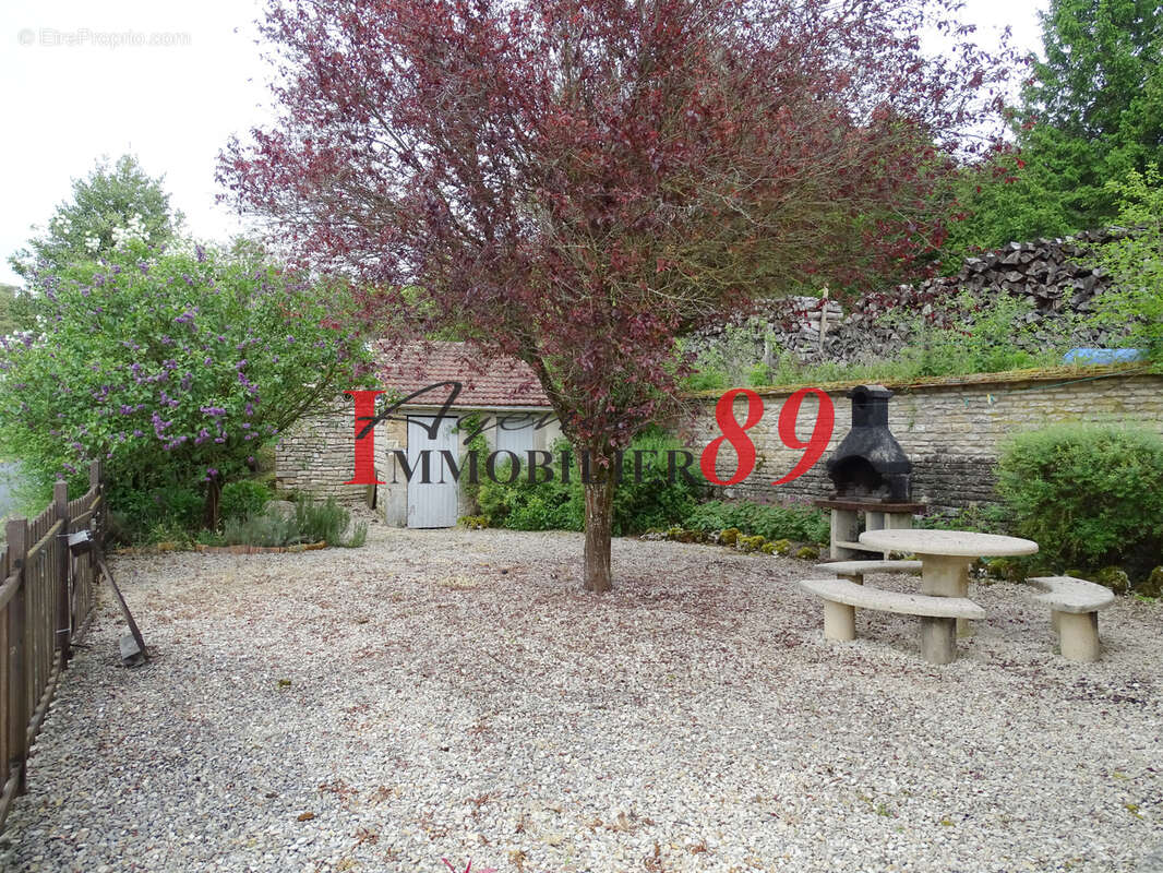 Maison à MONTIGNY-SUR-AUBE
