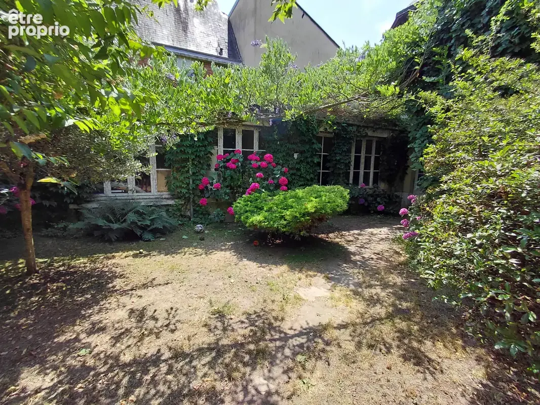 Maison familiale avec dépendances et jardin en centre-ville de La Flèche ! - photo 17