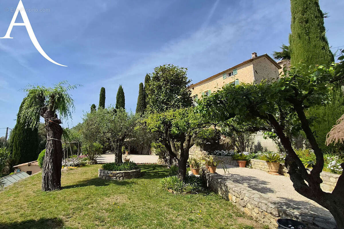 Maison à MOUGINS