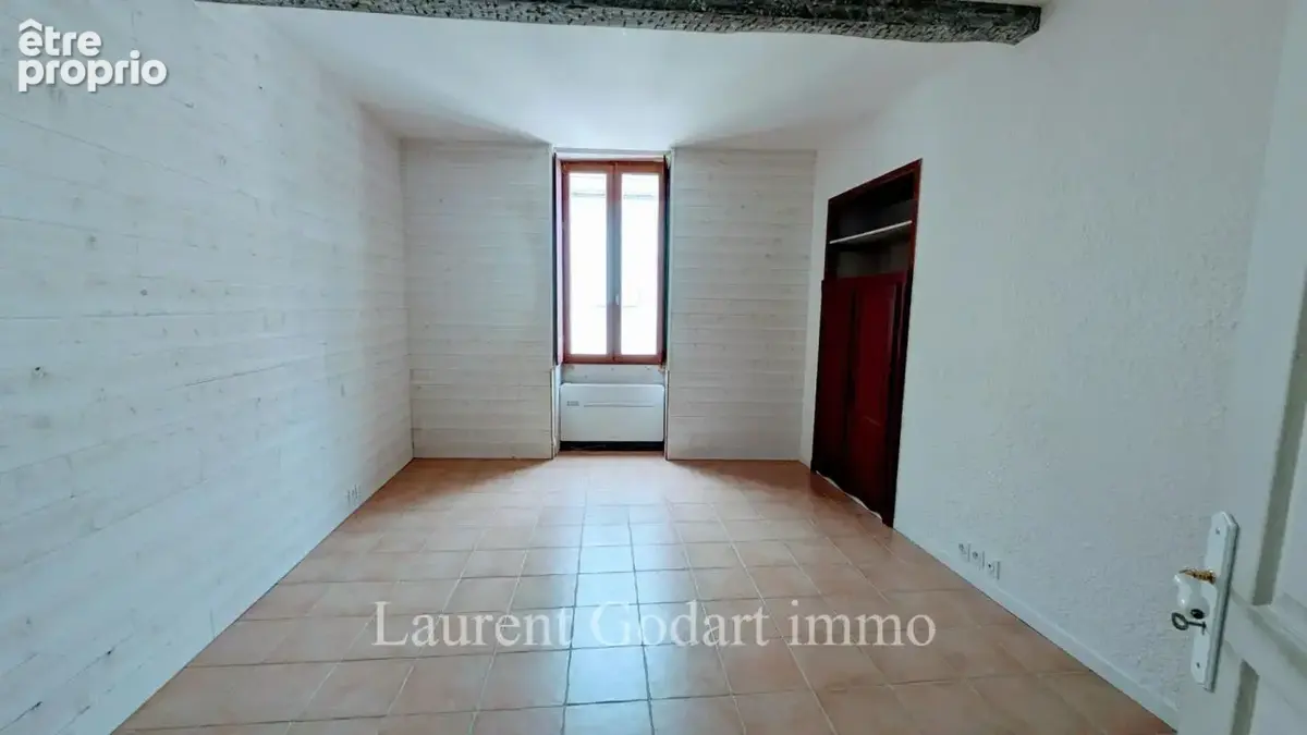 Maison de village en pierre avec 5 chambres et cour - photo 5
