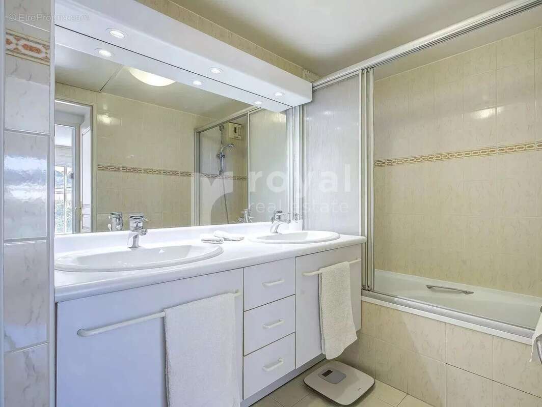 Appartement à MOUGINS