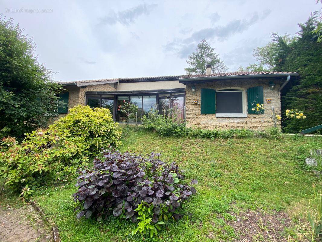 Maison à ANNOISIN-CHATELANS