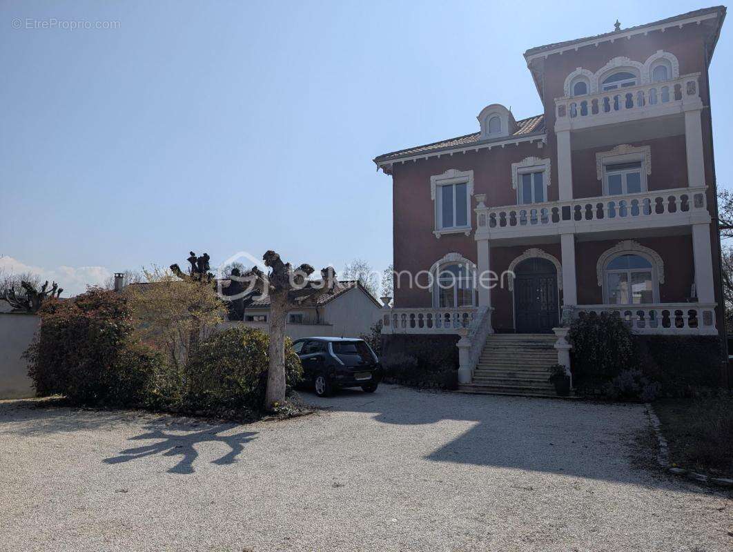 Maison à MONTROND-LES-BAINS