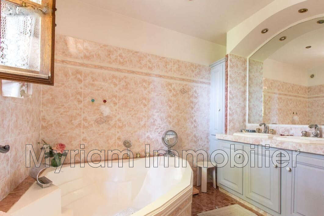 Maison 200 m² à Saint-Cezaire-Sur-Siagne  - photo 7