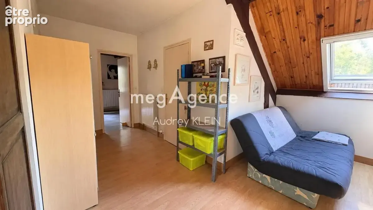 Maison familiale de 216 m² avec 5 chambres, véranda chauffée et terrain clos de 2 478 m² - photo 12