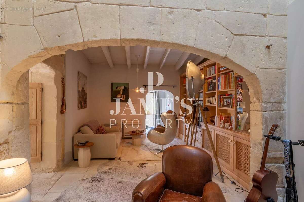 Maison à FONTVIEILLE