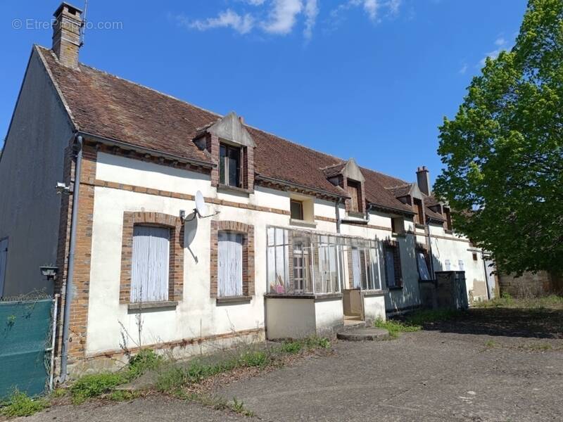 Maison à PLESSIS-SAINT-JEAN