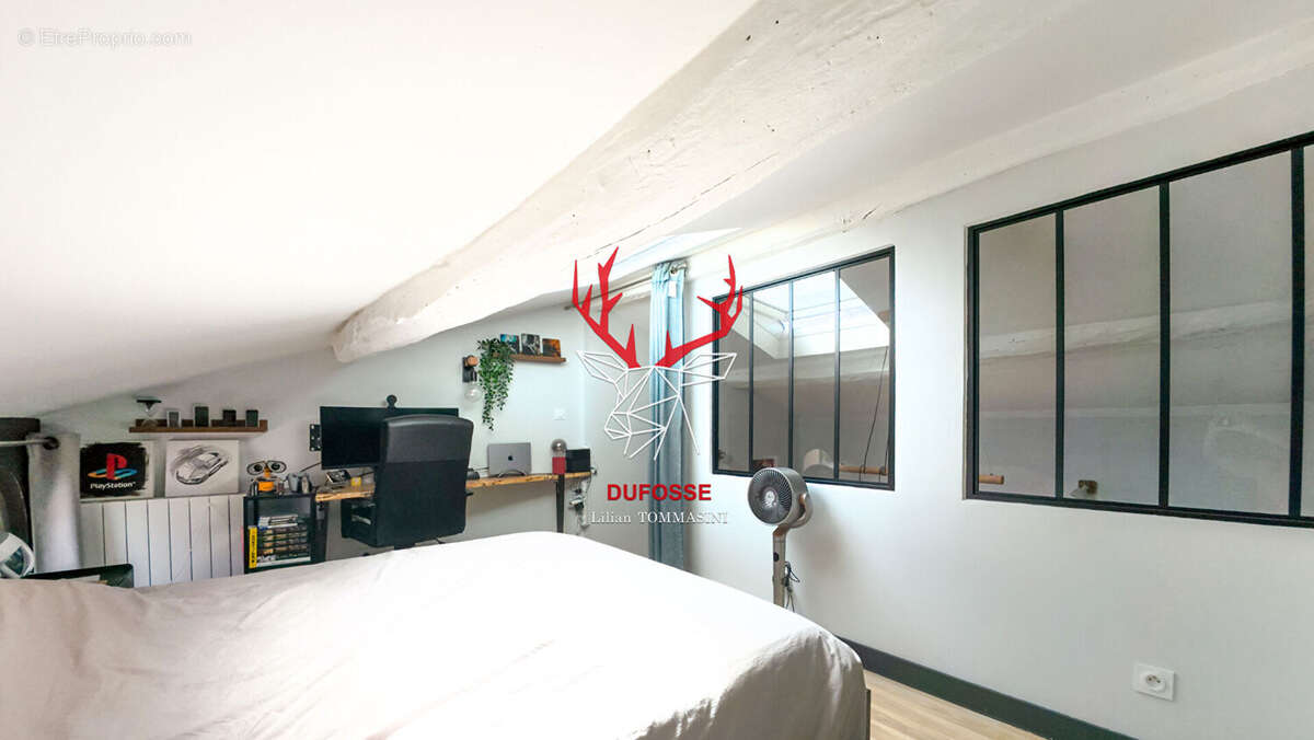 Appartement à LA TOUR-DE-SALVAGNY