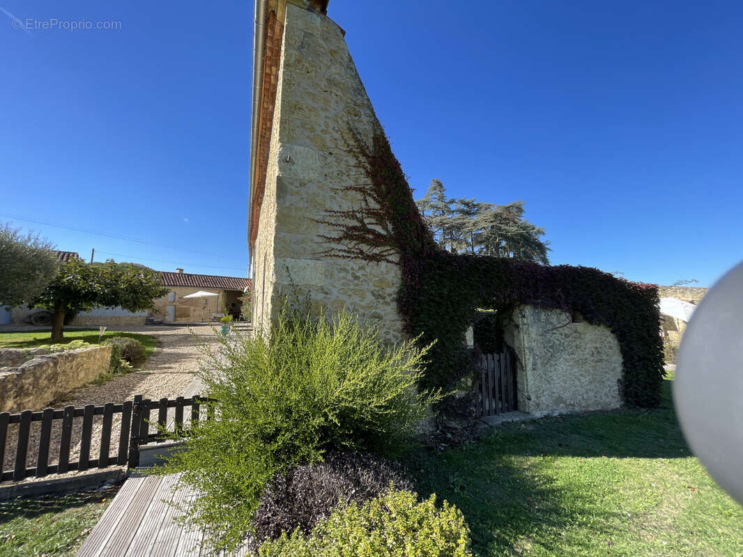 Maison à VIC-FEZENSAC