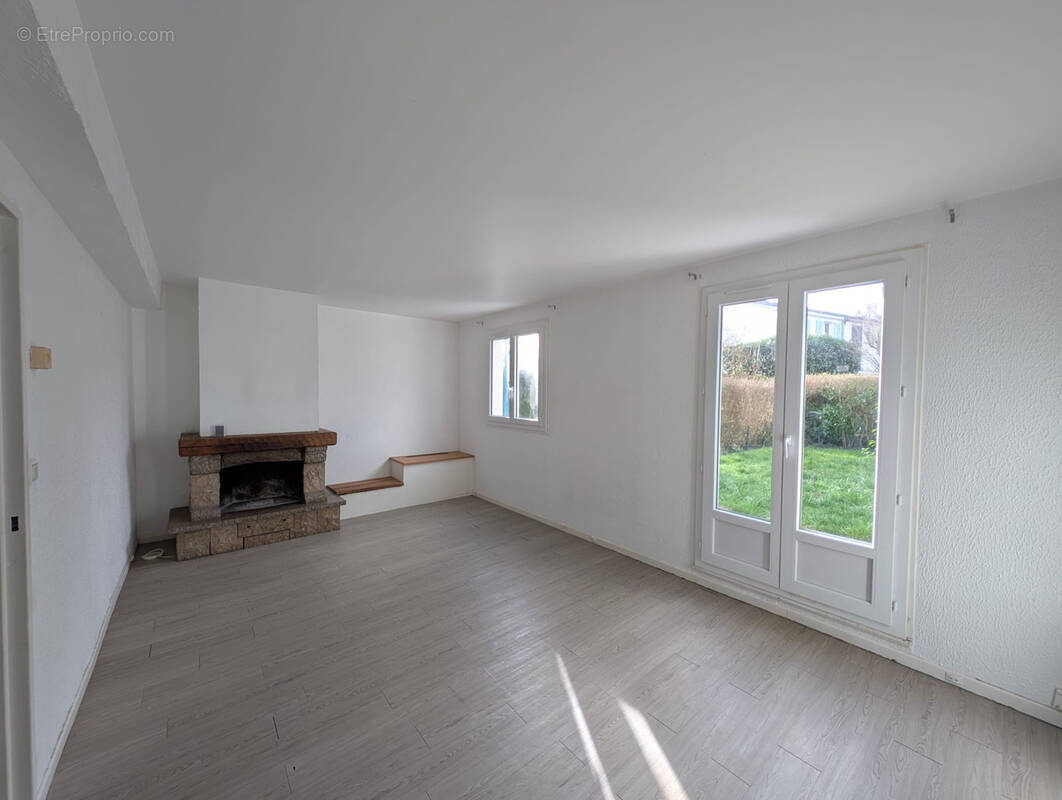 Maison à MENNECY