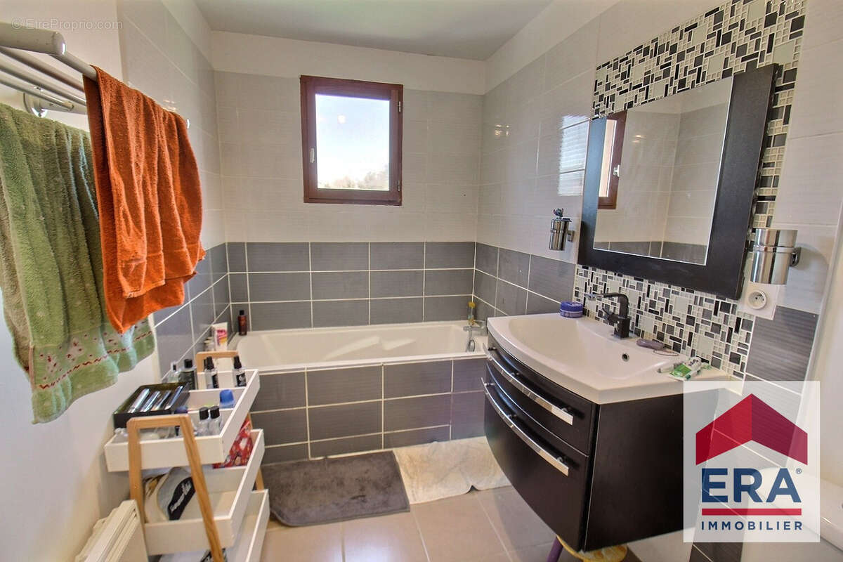 Maison à SUZE-LA-ROUSSE