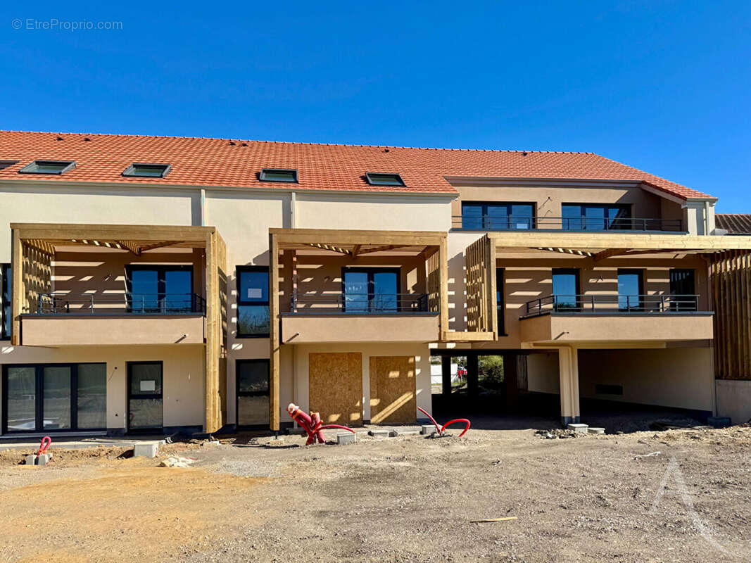 Magnifique T4 au dernier étage (103m²) + sa terrasse en attique (22m² ) + 2 parkings extérieurs + 1 parking couvert - photo 15