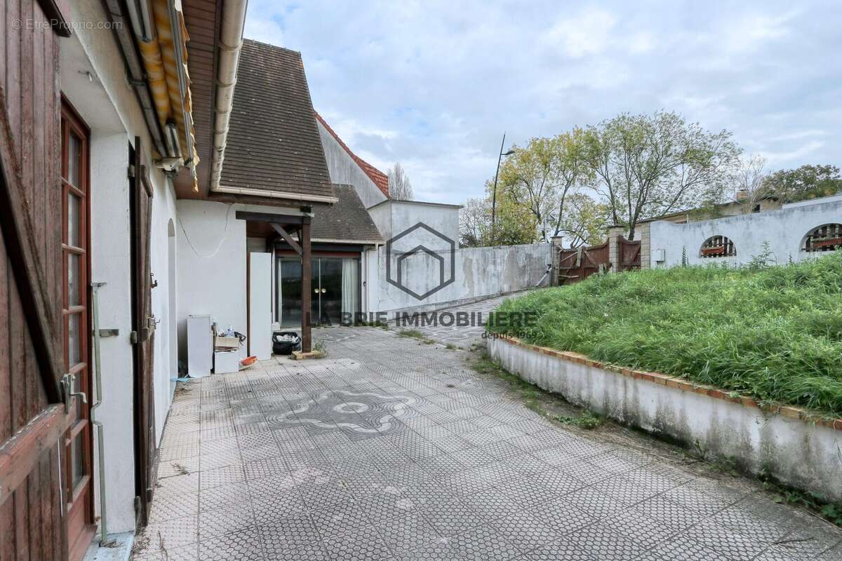 Maison 179 m² à Villecresnes  - photo 9