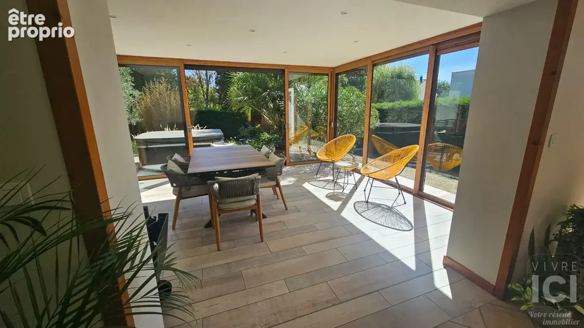 Maison Sainte Luce Sur Loire - 190 m² - photo 2