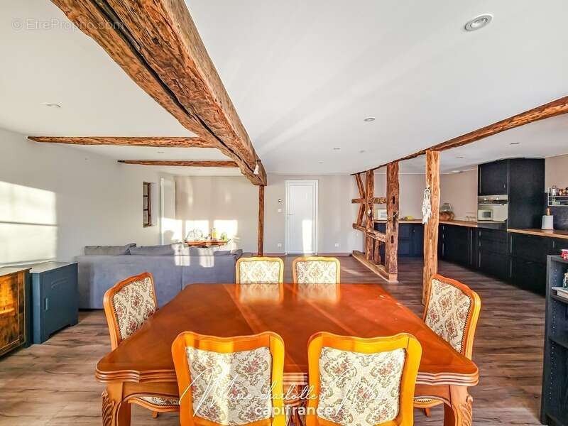 Maison à BAGE-LE-CHATEL